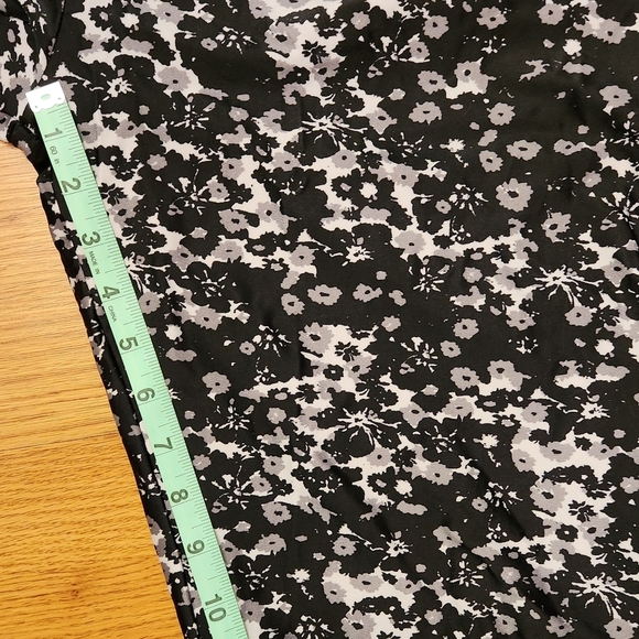 UV Skinz Women's UPF 50+ Long Swim Shorts Size 4XL Blk/Wht Floral. - Picture 9 of 9